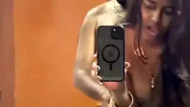 Tamil girl giving handjob to boyfriend in front of mirror