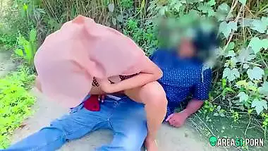 Very risky public fuck with very shy college desi girl caught on camera mms