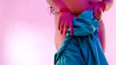 18 year indian girl video leaked while she is showing her sexy body to her boyfriend on video call