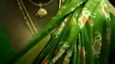 Desi gives pussy to boy who scores XXX opening in this MMS video