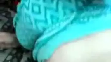 Paki MILF drilled with fingers expecting for real sex with XXX chudai cameraman