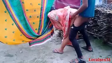 Outdoor Desi chick copulates with horny guy in outdoor XXX clip