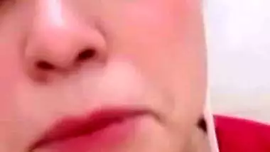 Unsatisfied aunty showing huge boobs to lover viral MMS