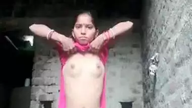 Camera is on so shy Desi girl can start exposing boobies and pussy