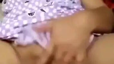 Indian girl masturbation MMS with a big cucumber