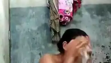 Sexy Desi Bhabhi Record Her Bathing Video For Lover